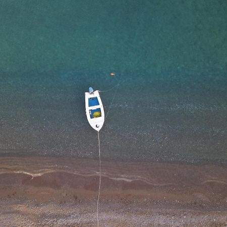 Seashore Beachfront Villa Lakhania Esterno foto