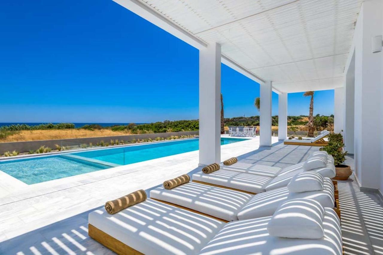 Seashore Beachfront Villa Lakhania Esterno foto