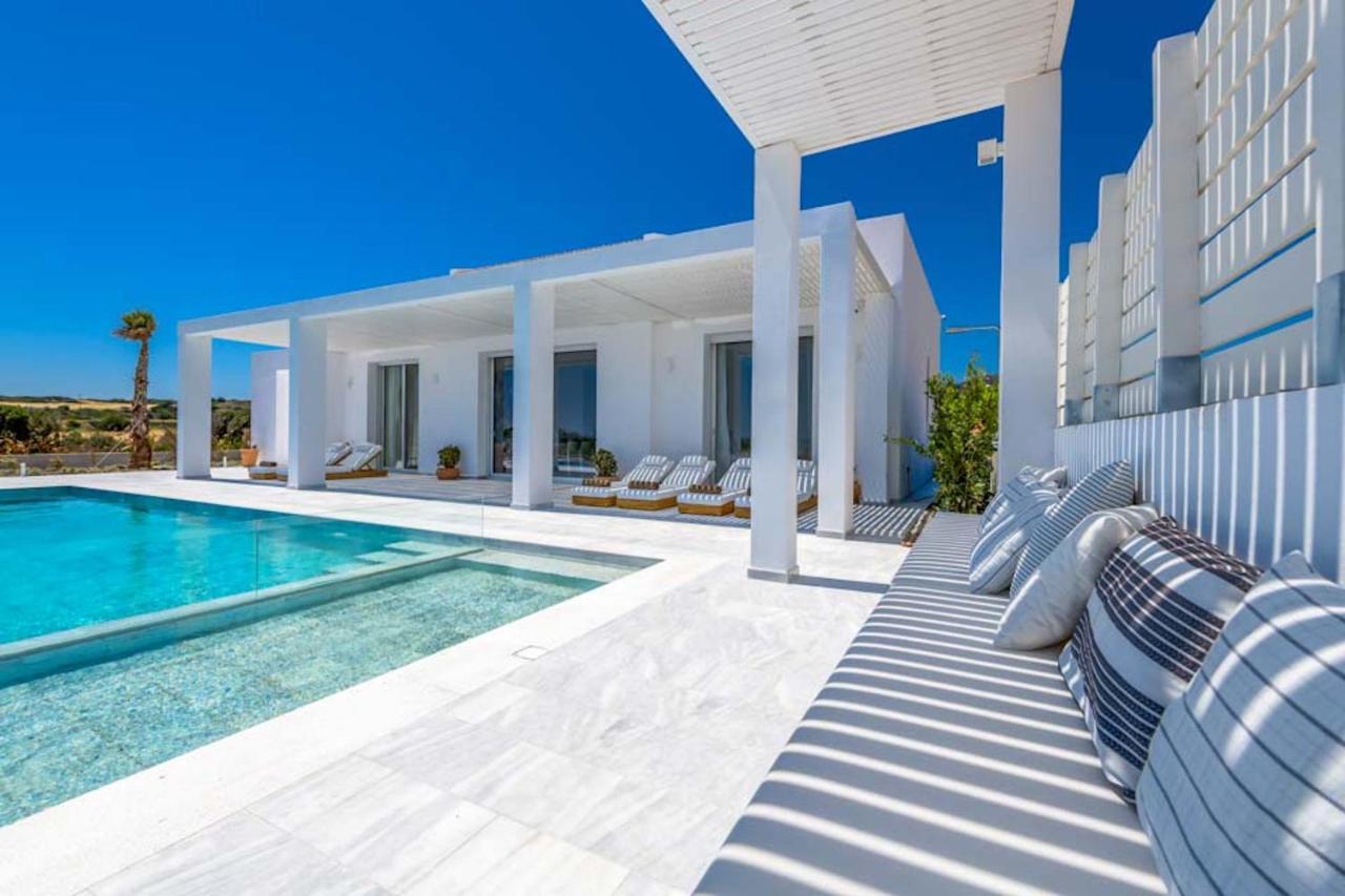 Seashore Beachfront Villa Lakhania Esterno foto