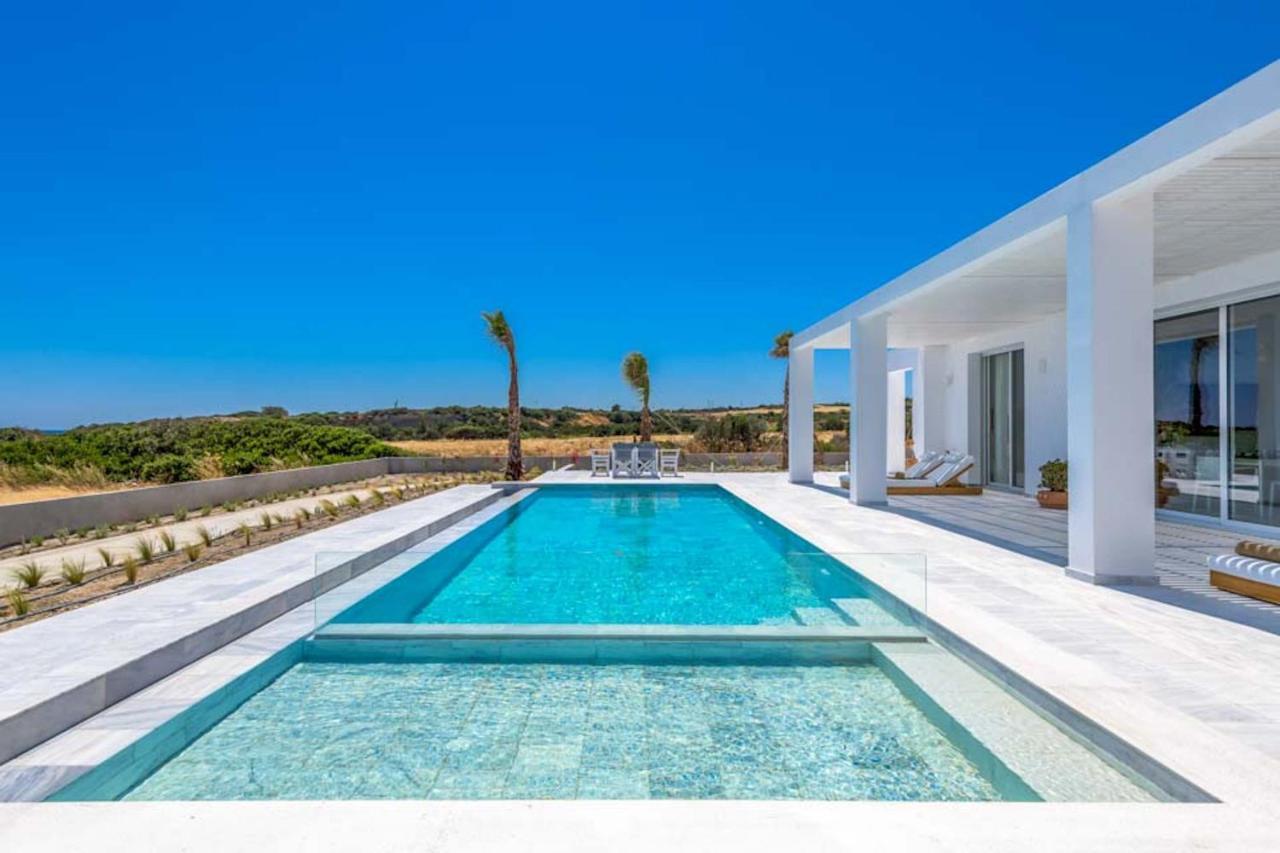 Seashore Beachfront Villa Lakhania Esterno foto