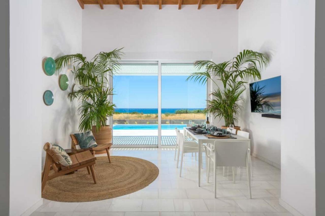Seashore Beachfront Villa Lakhania Esterno foto